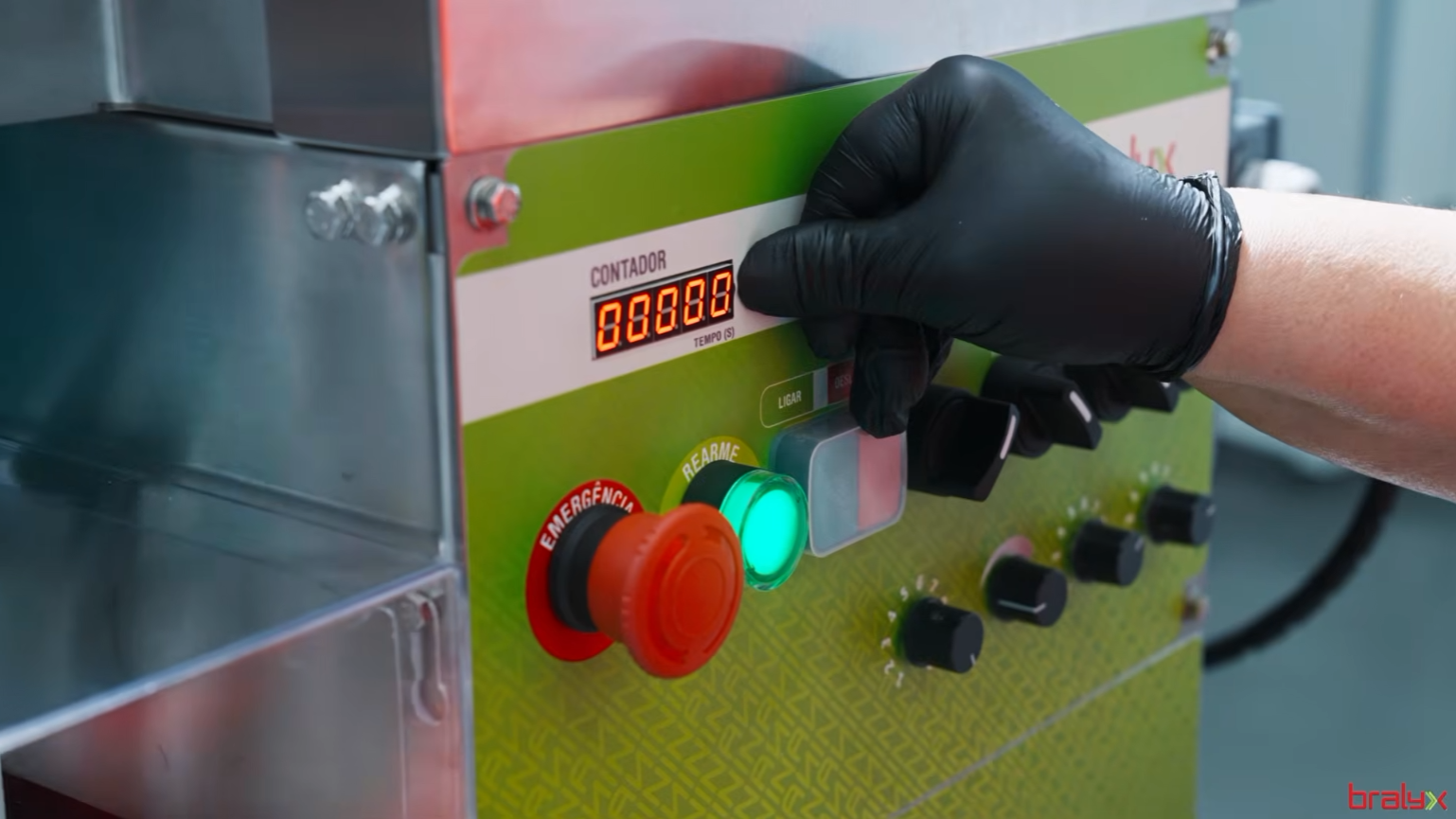 Máquina de salgados Bralyx em produção
