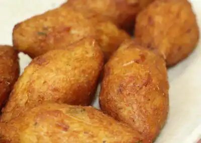 bolinho de bacalhau maquina formadora de salgados