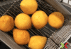 coxinhas e salgados fritando