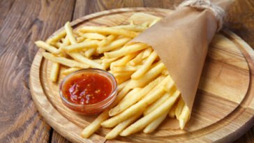 Batata frita na fritadeira com exaustor integrado